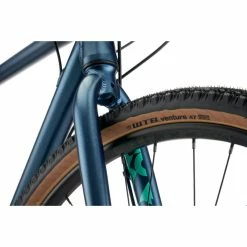 Kona Rove AL 650 Gravel Bike (2022) -Vélos enfr Kona Rove AL 650 Gravel Bike 2022 Adventure Bikes Satin Gose Blue 2022 B22RVA6552 4