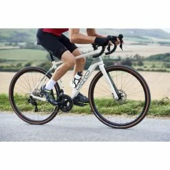 Orro Terra C HYD 7020 RR9 Gravel Bike (2023) -Vélos enfr Orro Terra C 105 Hydro RR9 Gravel Bike 2021 Adventure Bikes Chalk 2021 ORRTC2702RR9SDC48 1