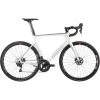 Orro Venturi EVO 105 R800DB Road Bike (2023) -Vélos enfr Orro Venturi EVO 105 R800DB Road Bike White Silver Gloss 01