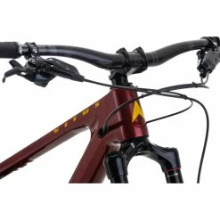 Vitus Escarpe 29 AMP Mountain Bike -Vélos enfr Vitus Escarpe 29 AMP Mountain Bike 2022 Octane Red 09