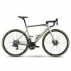 Vélo Route BMC Teammachine SLR01 Four Arctic Silver Prisma Carbon Sram Force AXS 2023 Argent 51 Freinage Disque 1 Vélo Route BMC Teammachine SLR01 Four Arctic Silver Prisma Carbon Sram Force AXS 2023 Argent 51 Freinage Disque -Vélos enfr img1 161
